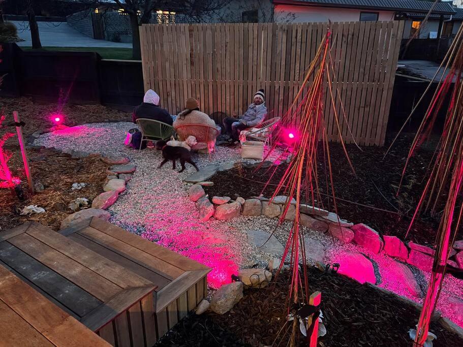 Alpine Chalet - Views, Fire-Pit, Central, Cosy Wanaka Exteriér fotografie