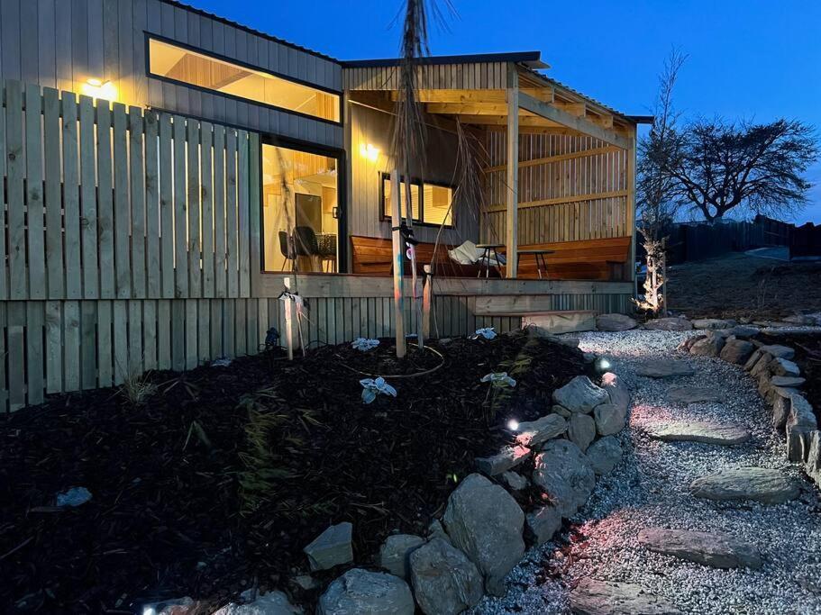 Alpine Chalet - Views, Fire-Pit, Central, Cosy Wanaka Exteriér fotografie